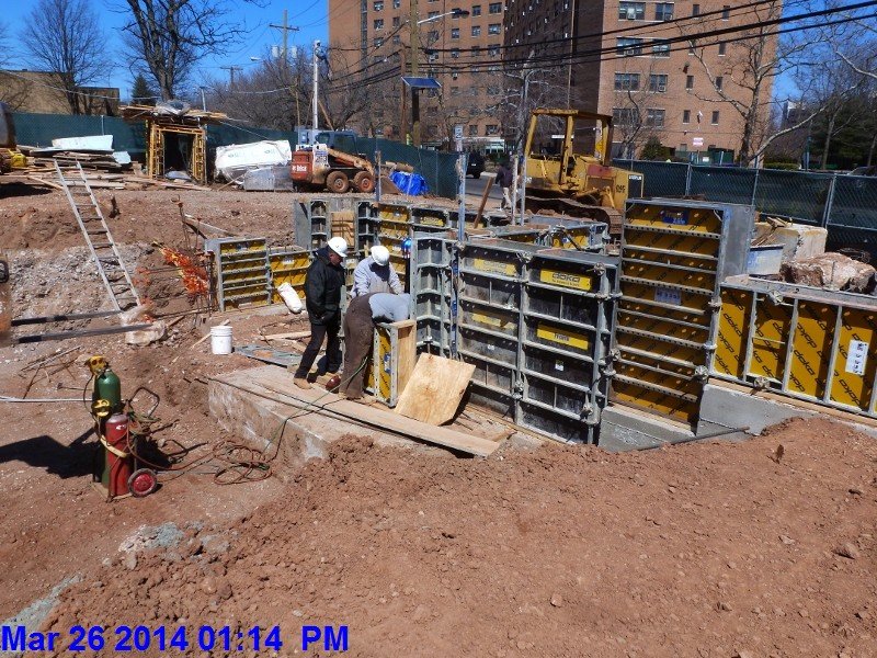 Closing wall forms at L 3.3-5 and M 5-6 Facing North-East -2 (800x600)